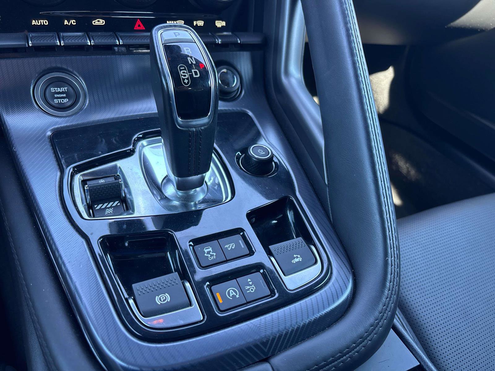 Used 2018 Jaguar F-TYPE R-Dynamic AWD/4WD image 15