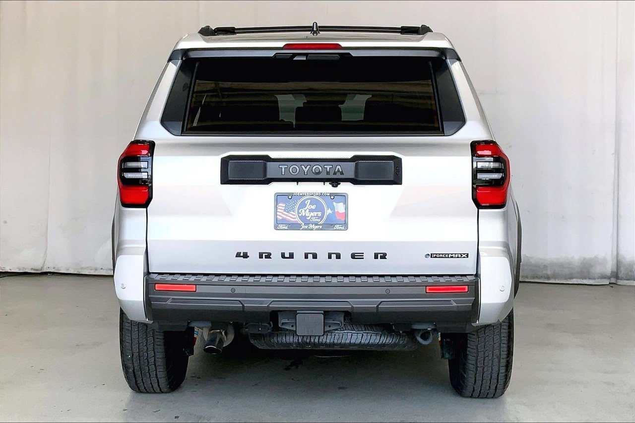 Used 2025 Toyota 4Runner TRD Off-Road Premium AWD/4WD image 3
