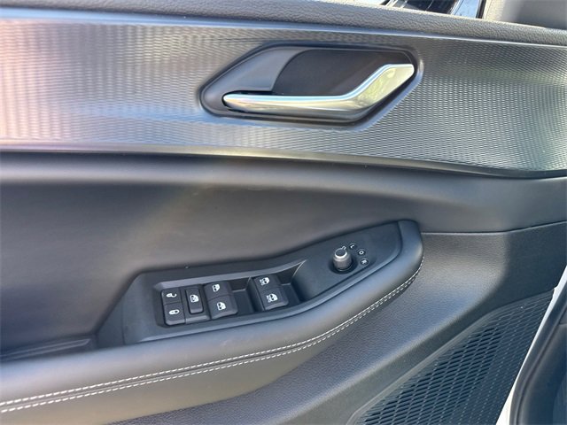 New 2025 Jeep Grand Cherokee Altitude image 12