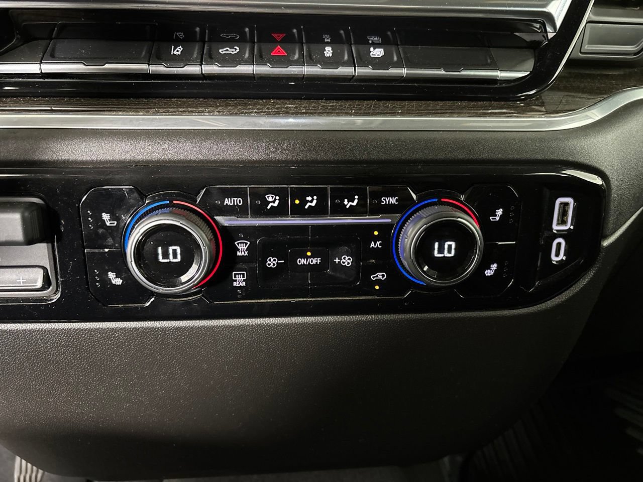 Used 2025 Chevrolet Silverado 2500 LT w/ Convenience Package AWD/4WD image 19