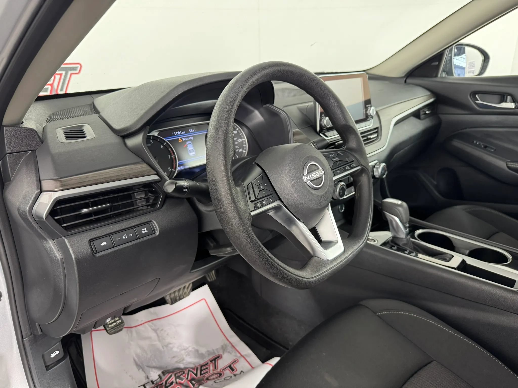 Used 2024 Nissan Altima 2.5 SV FWD image 10