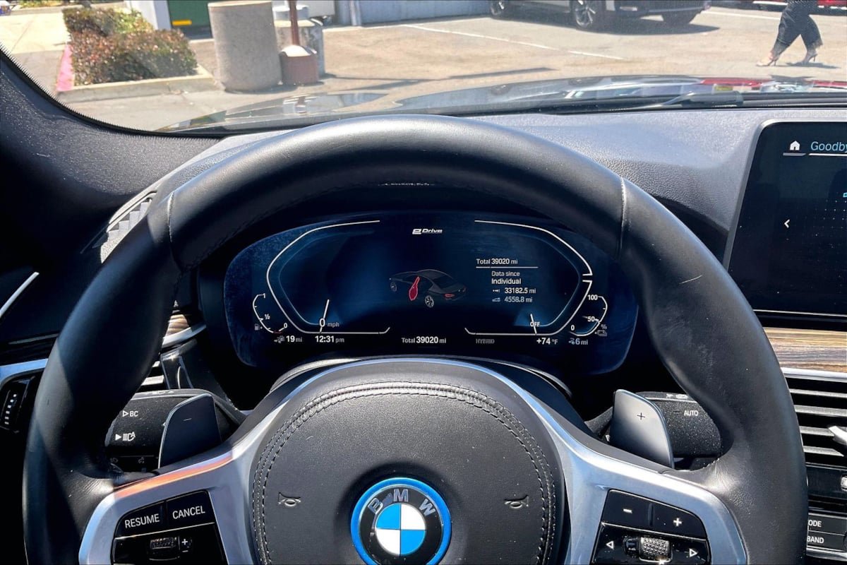 Used 2023 BMW 530e w/ M Sport Package RWD image 17