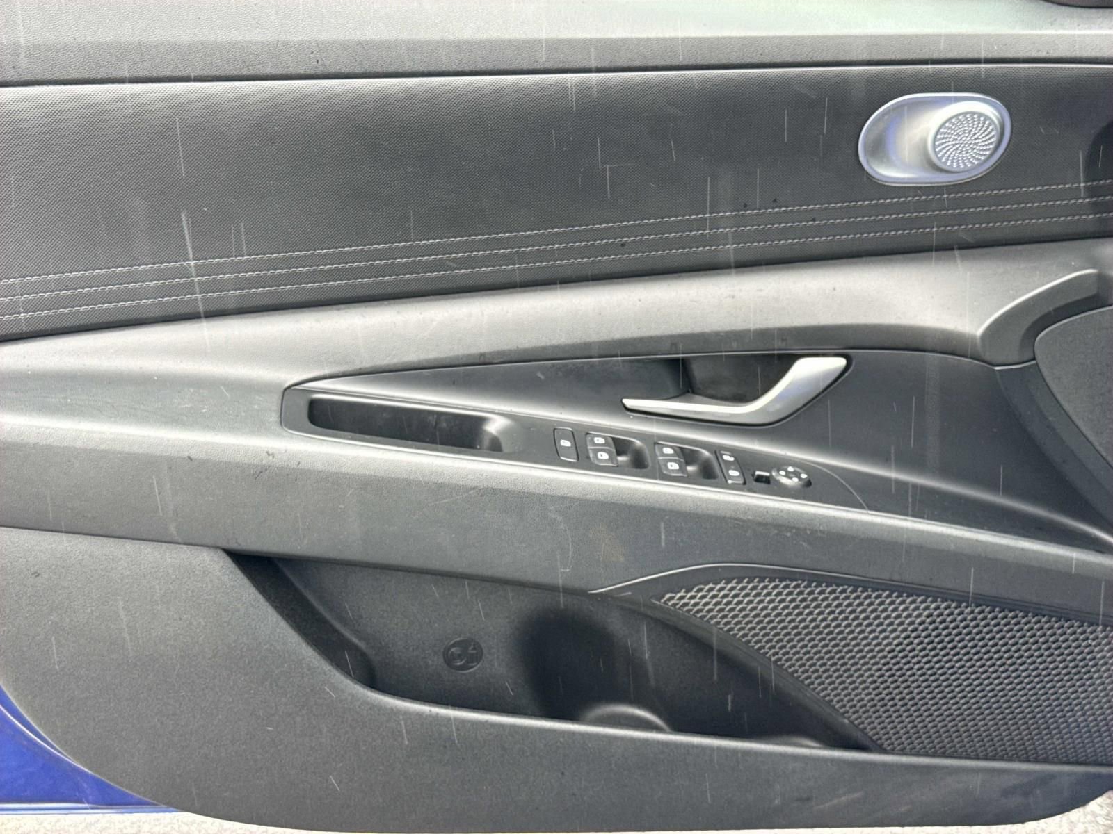 Used 2022 Hyundai Elantra SEL FWD image 23