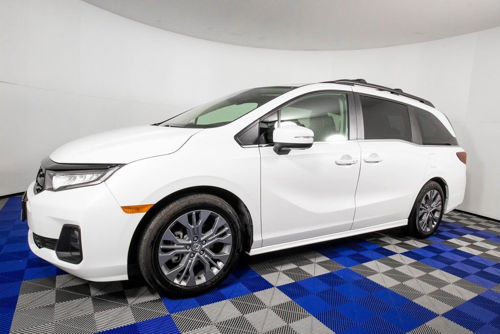 Used 2025 Honda Odyssey Touring image 1