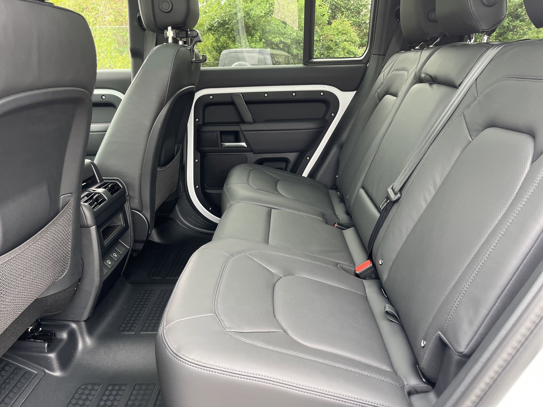 Used 2025 Land Rover Defender 110 S image 19