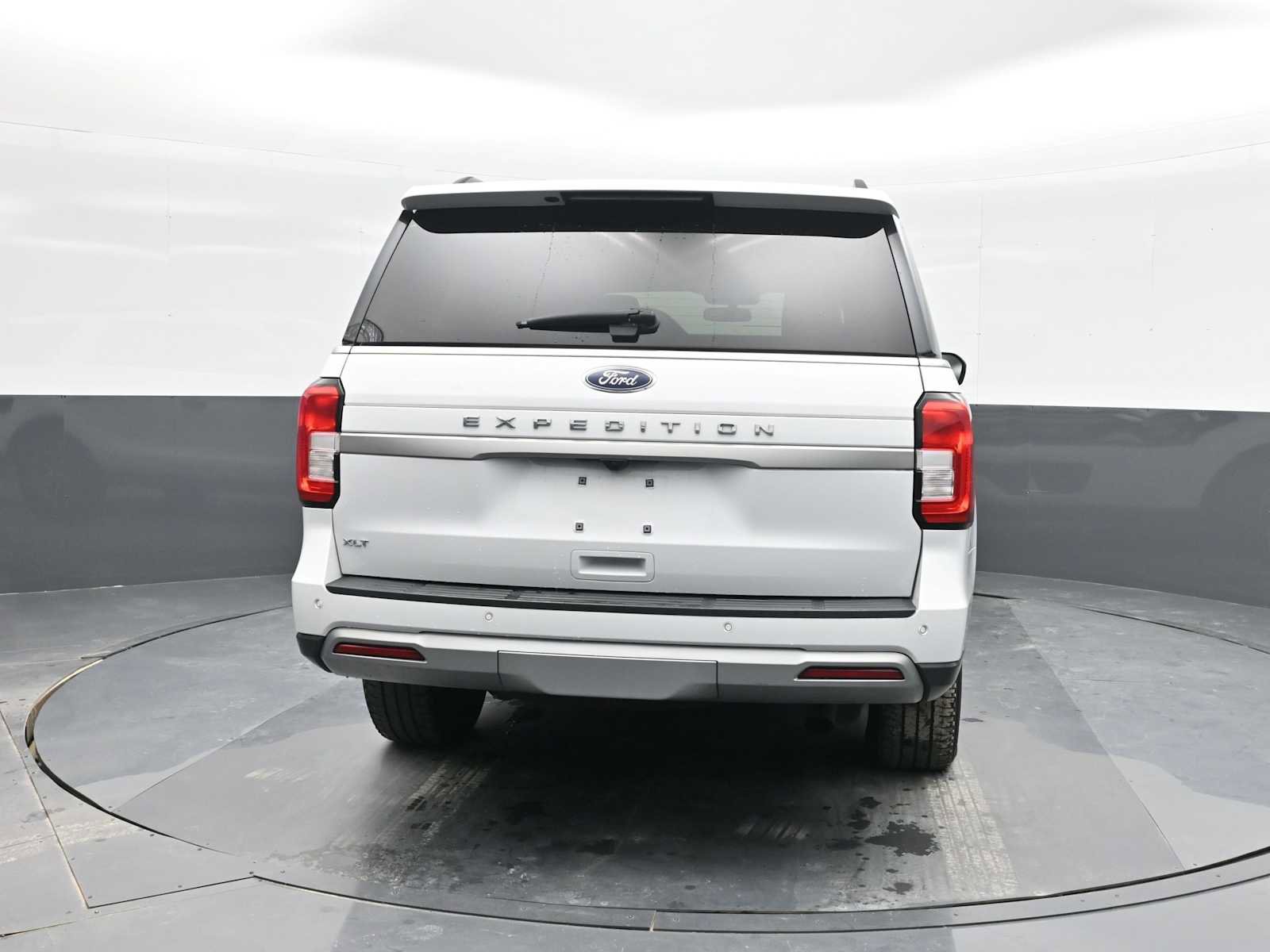 Used 2024 Ford Expedition XLT image 8