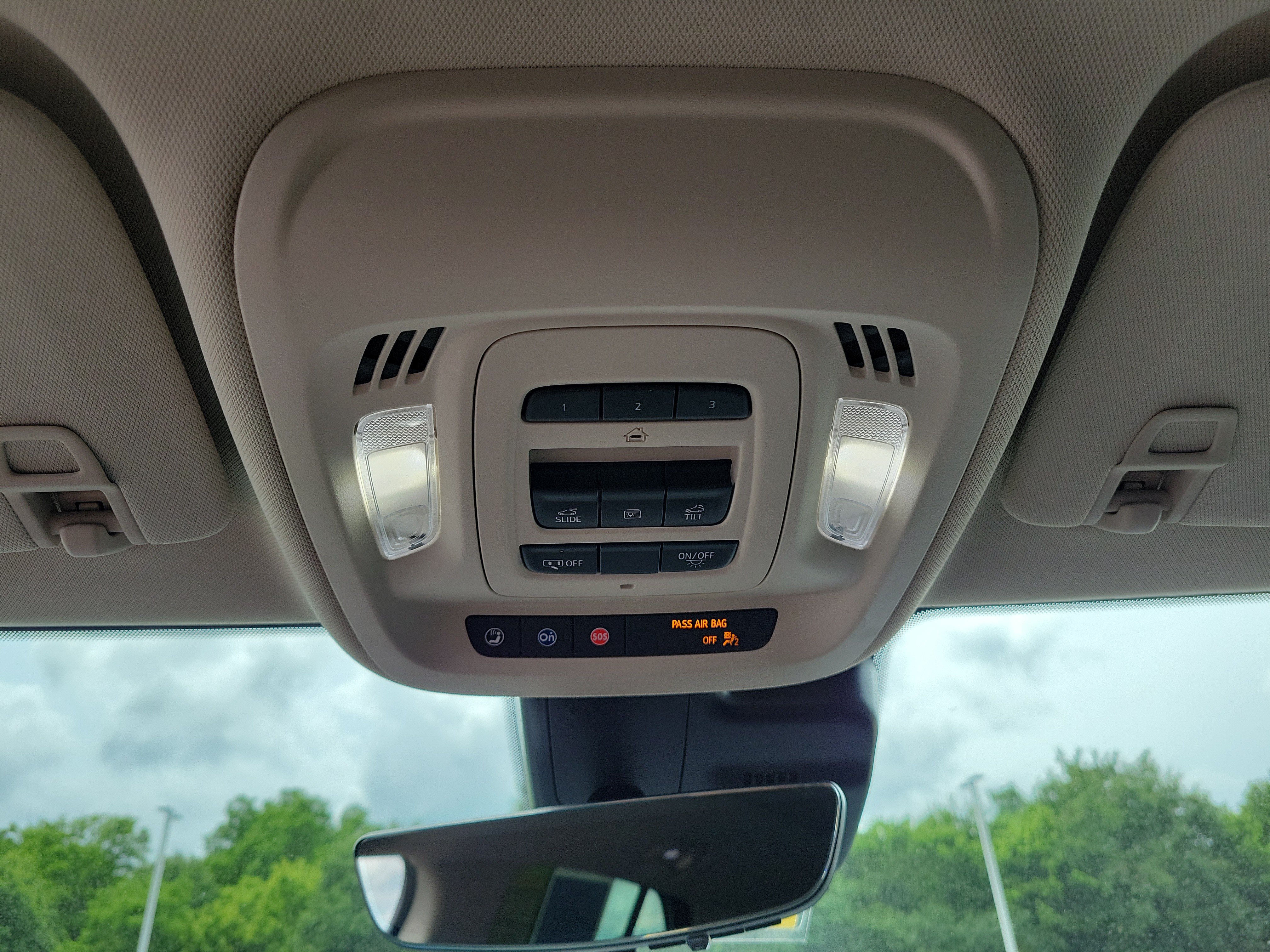 Used 2022 Buick Envision Avenir w/ Technology Package II FWD image 31
