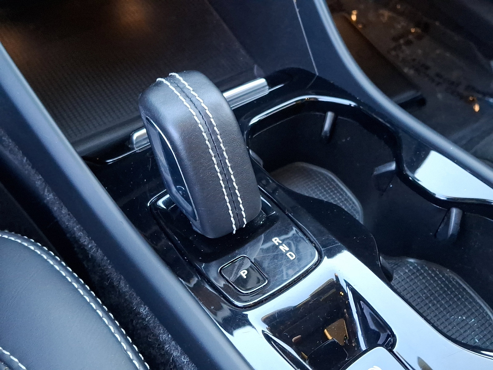 Used 2021 Volvo XC40 T5 R-Design w/ Climate Package image 22