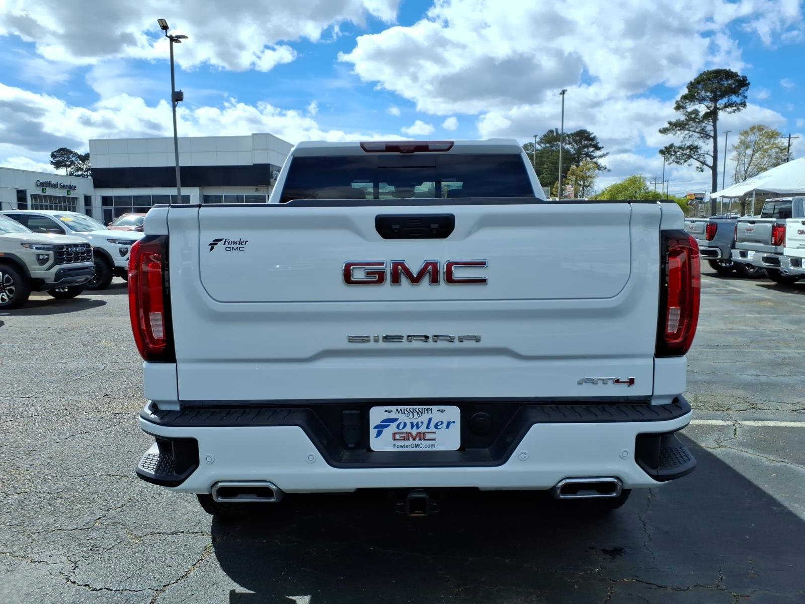 Used 2023 GMC Sierra 1500 AT4 w/ Technology Package image 4