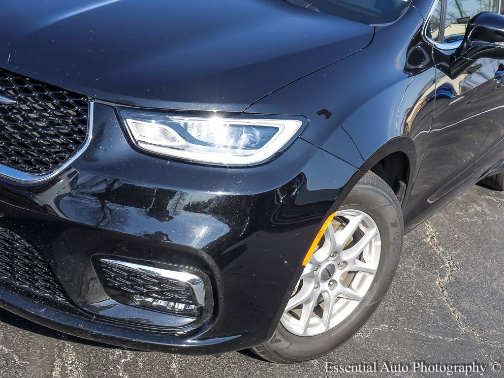 Used 2025 Chrysler Pacifica Select FWD image 8