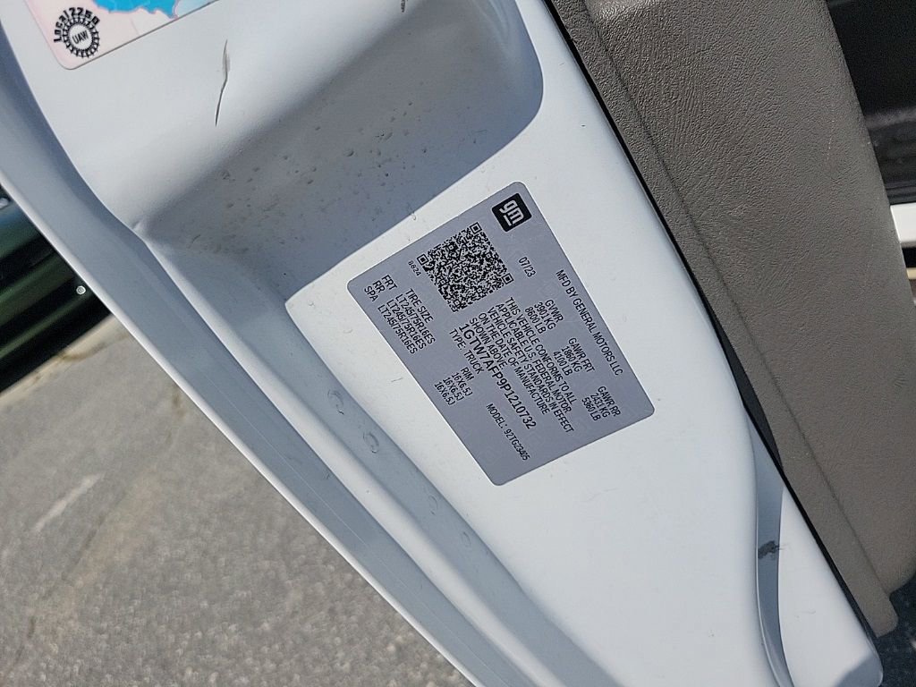 Used 2023 GMC Savana 2500 w/ Driver Convenience Package RWD image 27