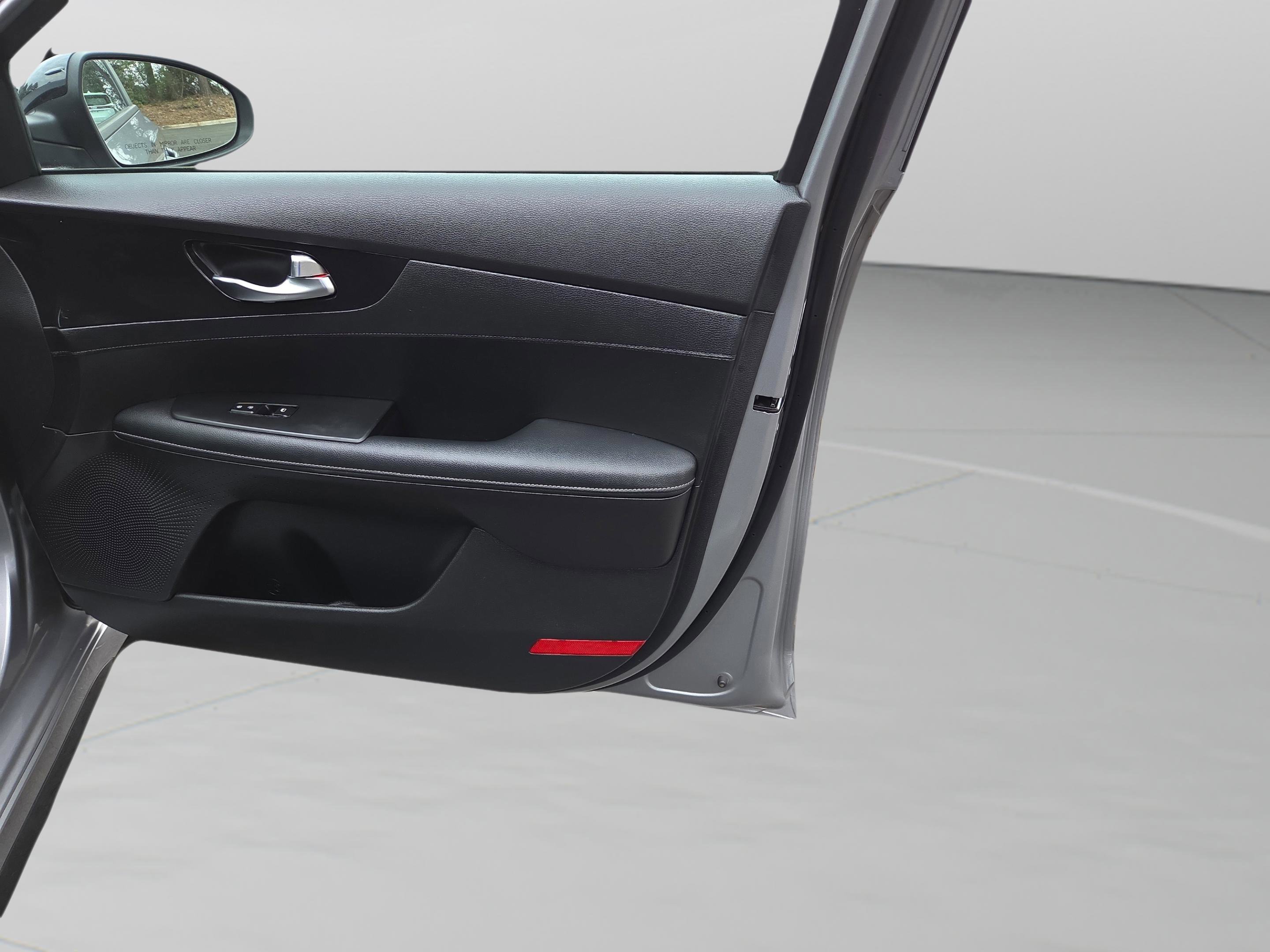 Used 2024 Kia Forte GT-Line image 37