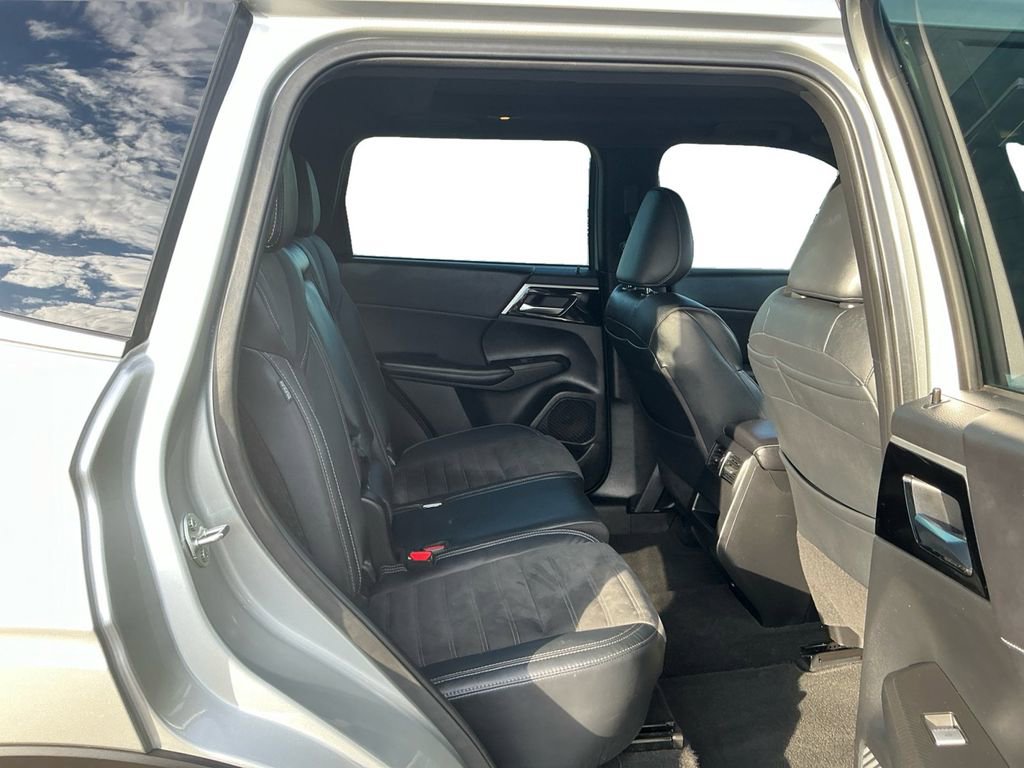 Used 2022 Mitsubishi Outlander SEL Black Edition image 18