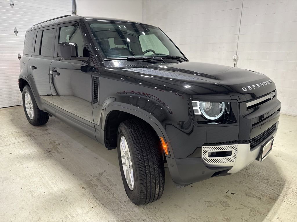 Used 2025 Land Rover Defender 110 S image 3