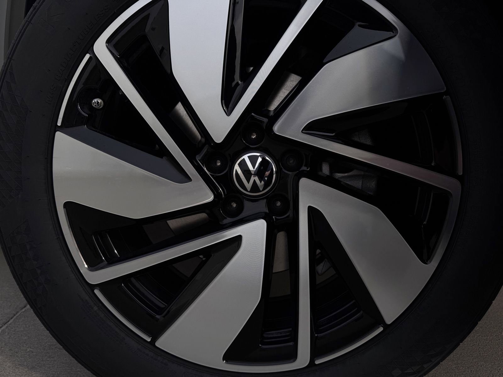 New 2026 Volkswagen Atlas SE image 9