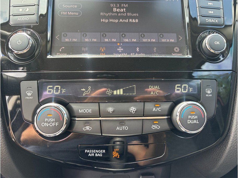Used 2020 Nissan Rogue Sport SV FWD image 28