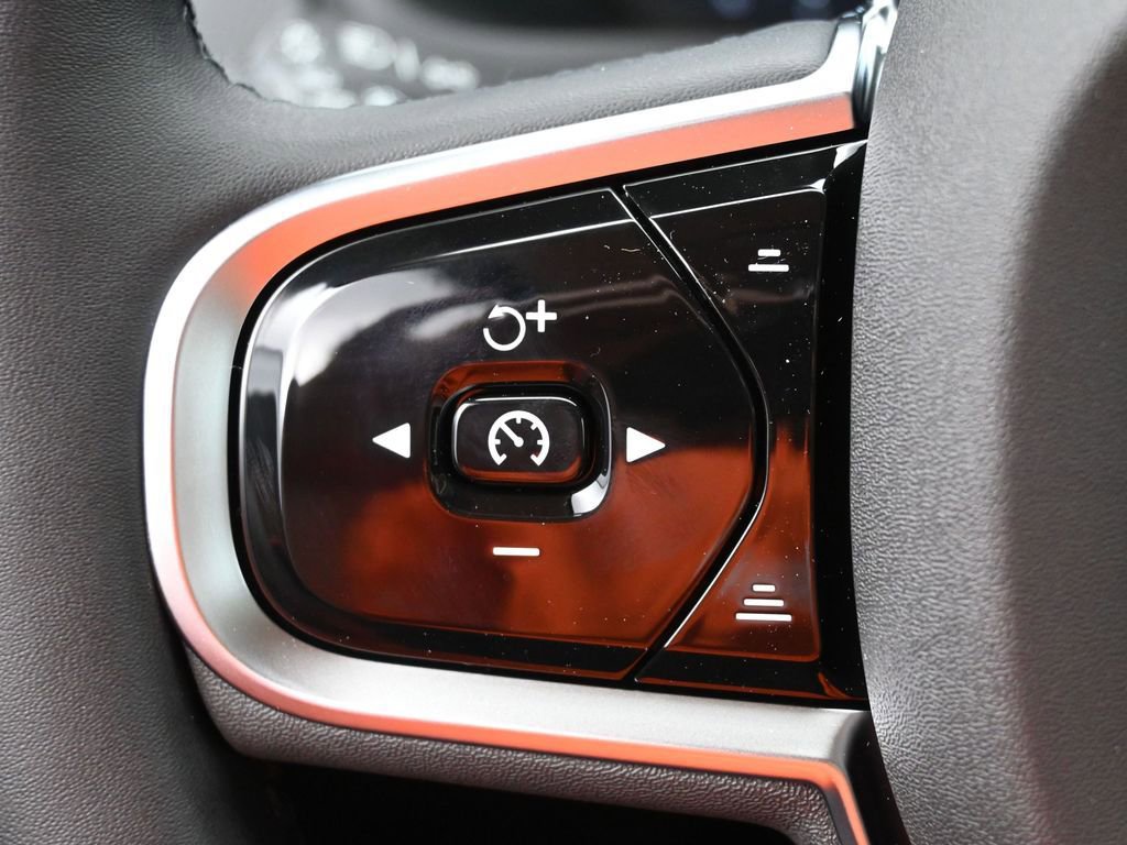 New 2025 Volvo XC90 T8 Core w/ Protection Package Premier image 12