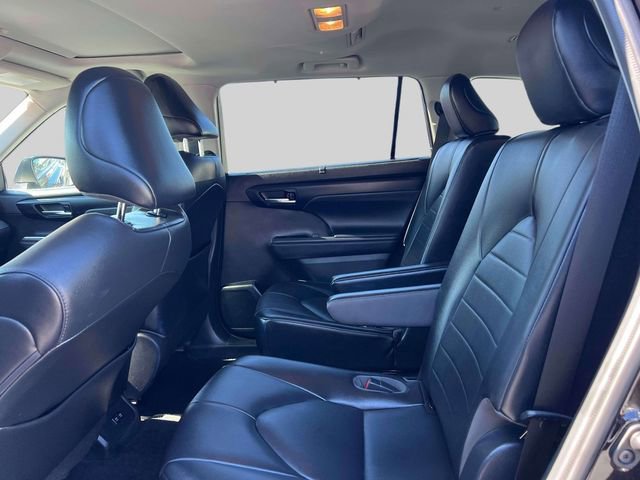 Used 2021 Toyota Highlander XLE image 15
