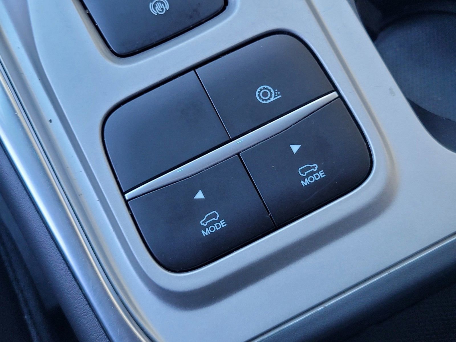 Used 2022 Ford Explorer XLT w/ Equipment Group 202A image 26