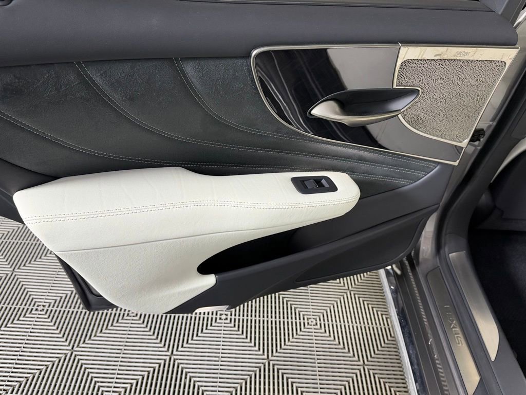 Used 2023 Lexus LS 500 w/ Interior Upgrade Package RWD image 26