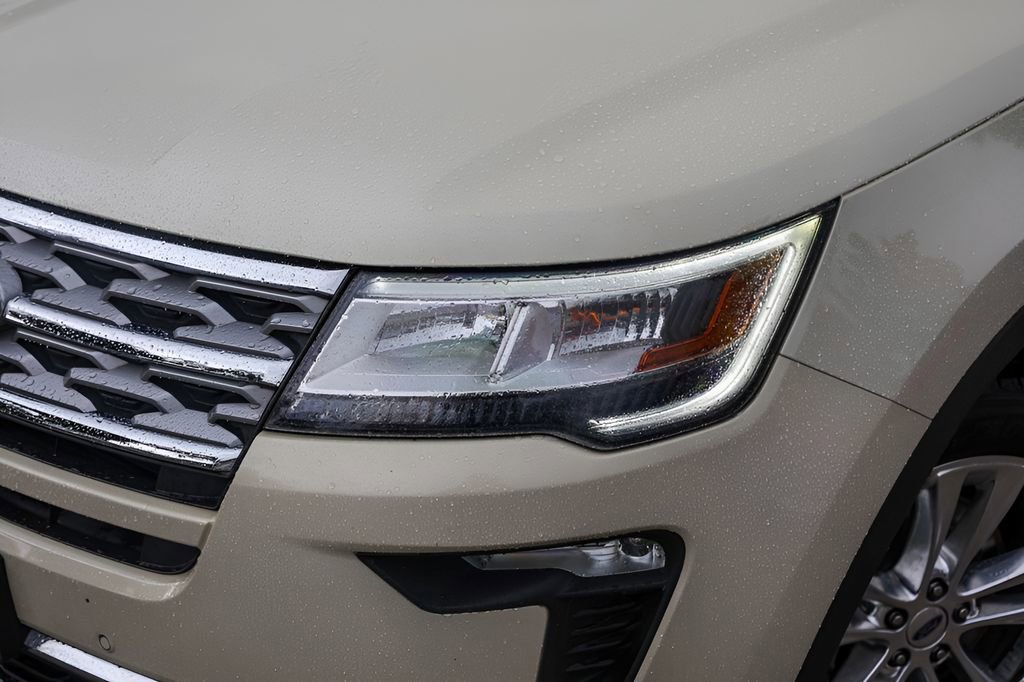 Used 2018 Ford Explorer Limited w/ Equipment Group 301A FWD image 3