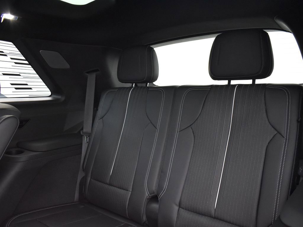 New 2026 Cadillac Vistiq Sport w/ LPO, Floor Liner Package image 32