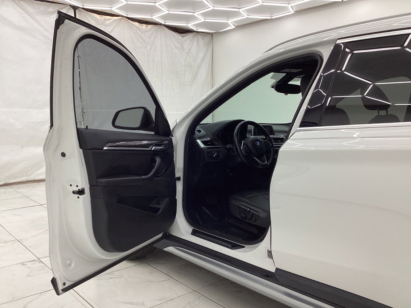 Used 2018 BMW X1 sDrive28i w/ Convenience Package image 16