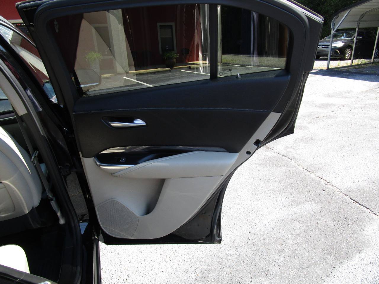 Used 2021 Cadillac XT4 Luxury w/ Cold Weather Package FWD image 21