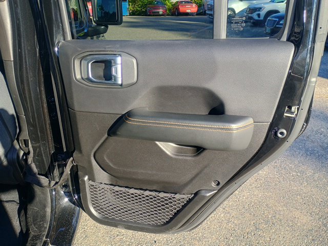 Used 2025 Jeep Wrangler Unlimited Sahara AWD/4WD image 15