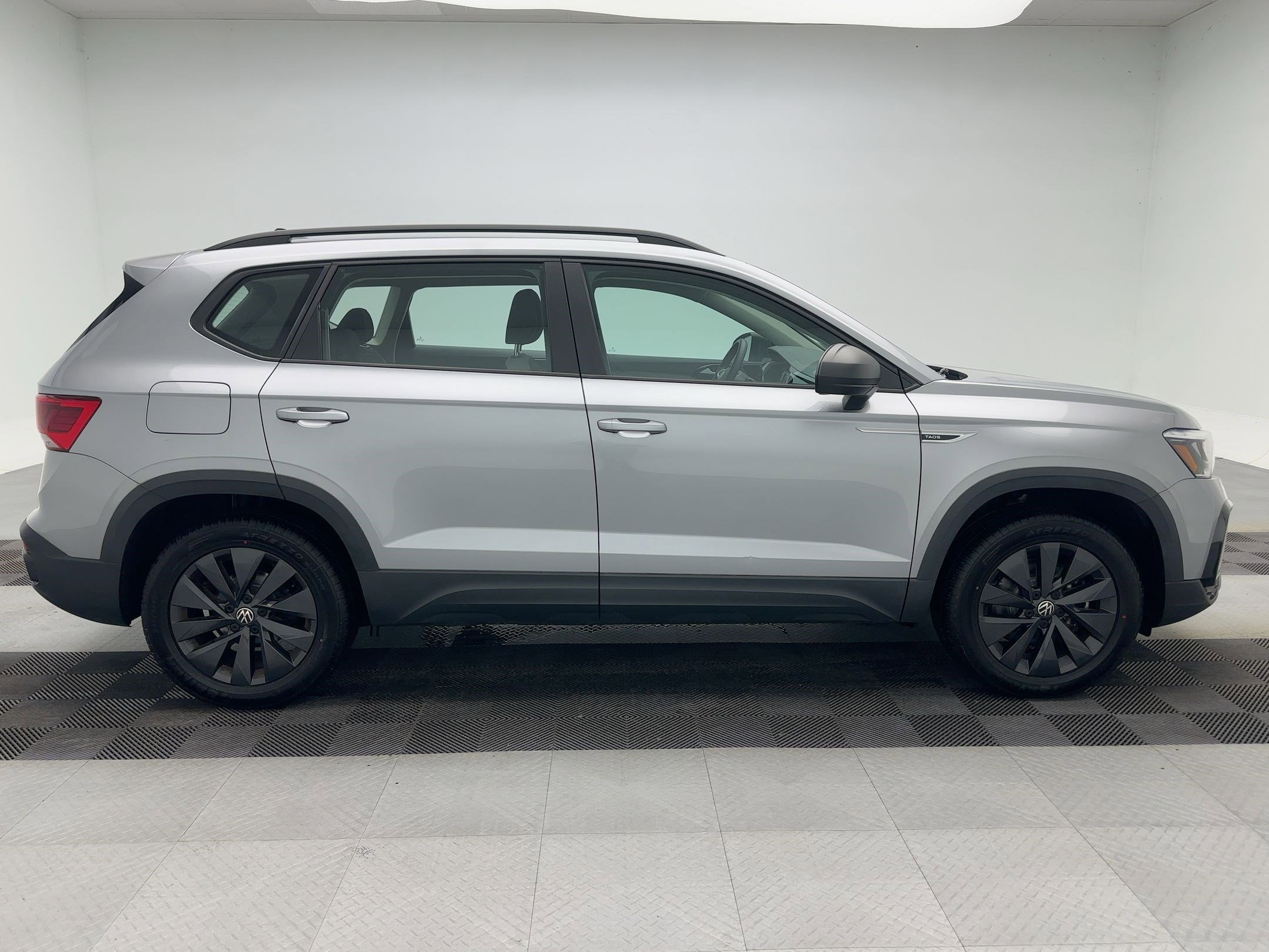 Used 2022 Volkswagen Taos S image 8