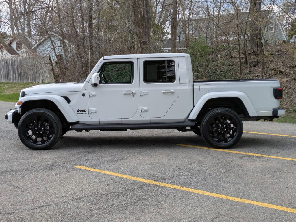 Used 2022 Jeep Gladiator Overland image 4