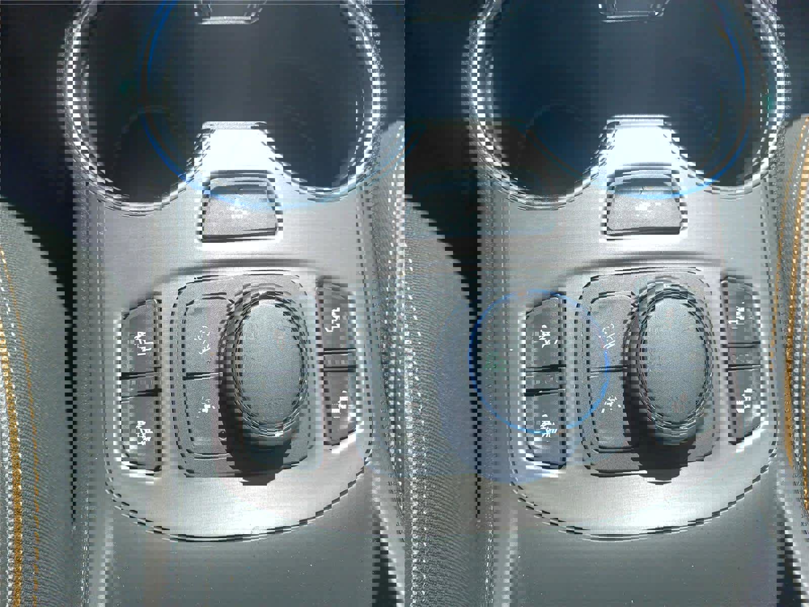 Used 2022 GMC Terrain AT4 w/ Infotainment Package II image 14