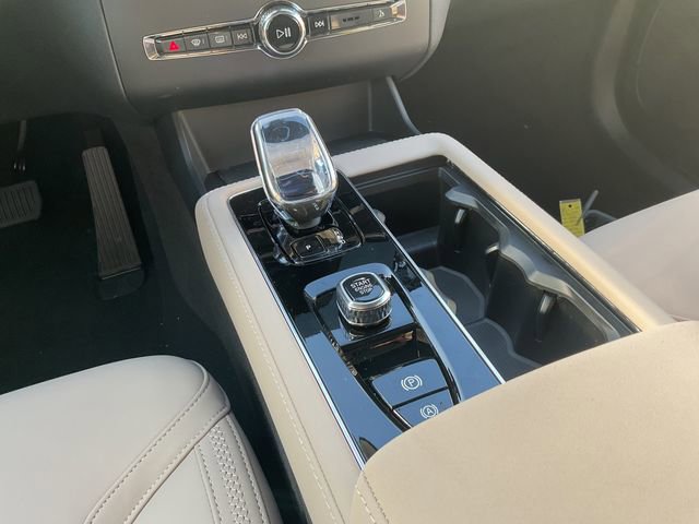 New 2026 Volvo XC90 B5 Plus w/ Protection Package Premier AWD/4WD image 29