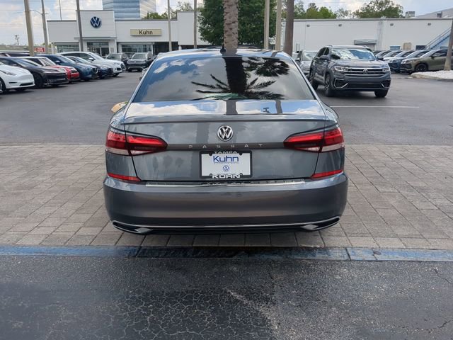 Certified 2022 Volkswagen Passat 2.0T SE FWD image 5