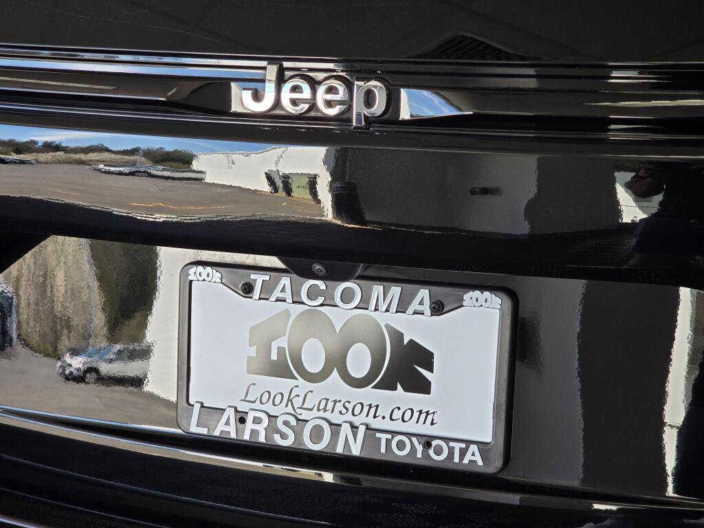 Used 2023 Jeep Grand Cherokee Limited w/ Trailer Tow Prep Group (B) image 14