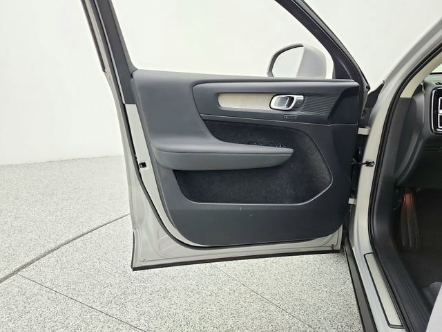 Certified 2023 Volvo XC40 B5 Plus w/ Protection Package Premier AWD/4WD image 28