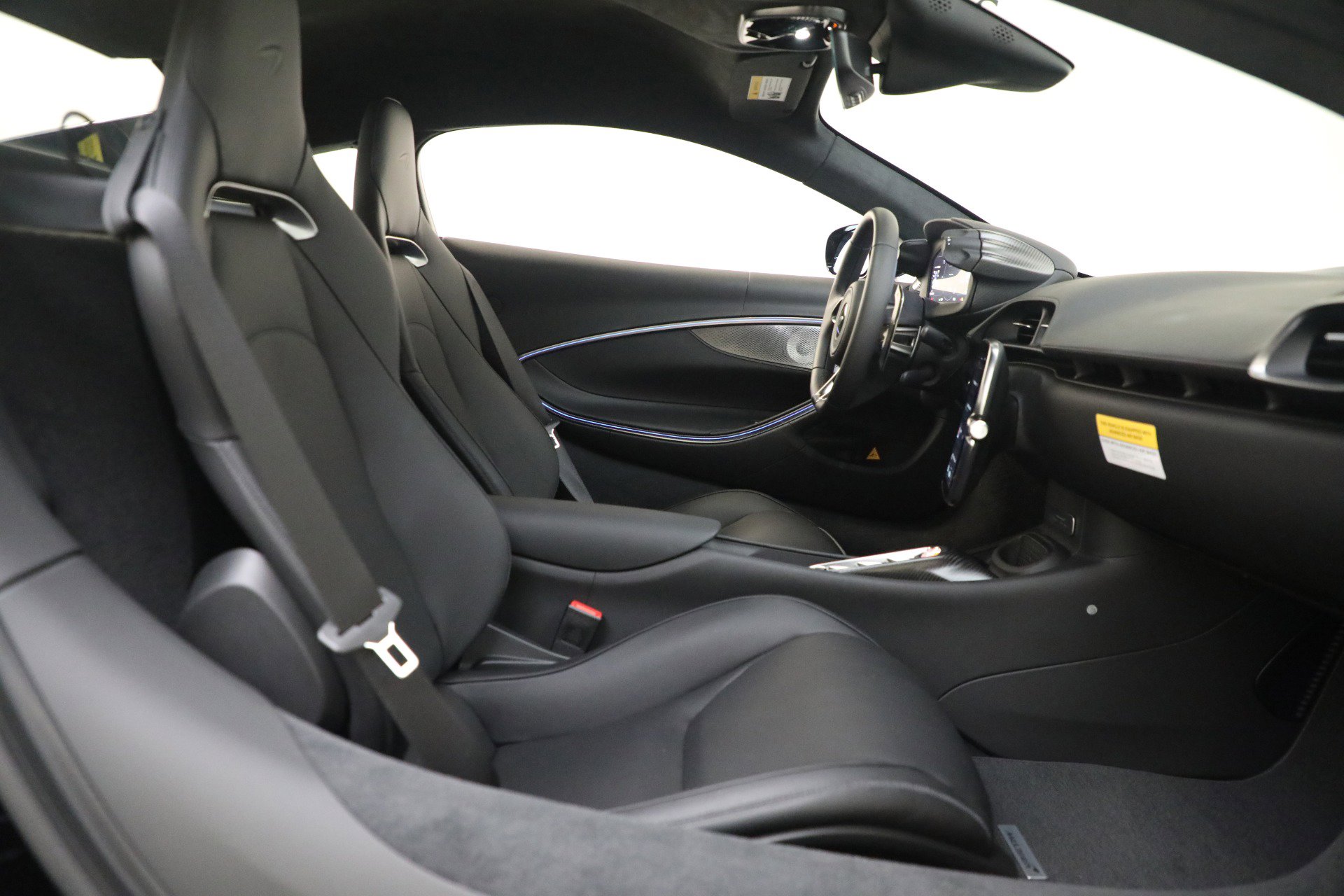 Used 2025 McLaren Artura image 22