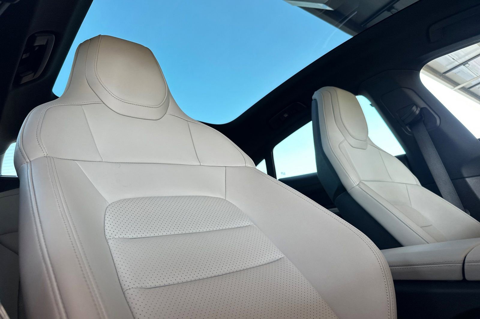 Used 2022 Porsche Taycan image 19