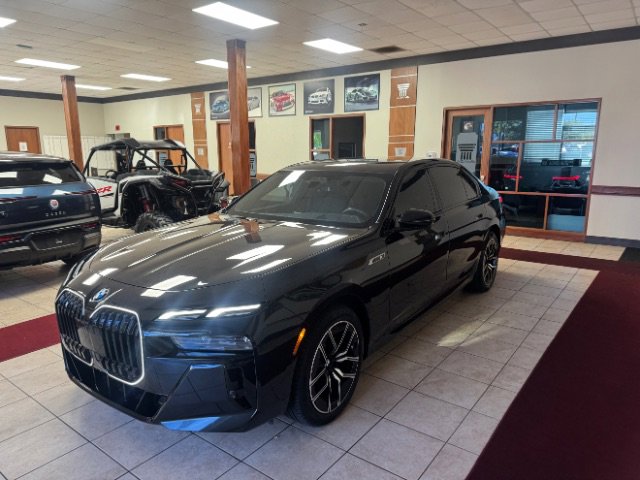 Used 2025 BMW i7 xDrive60 AWD/4WD image 9