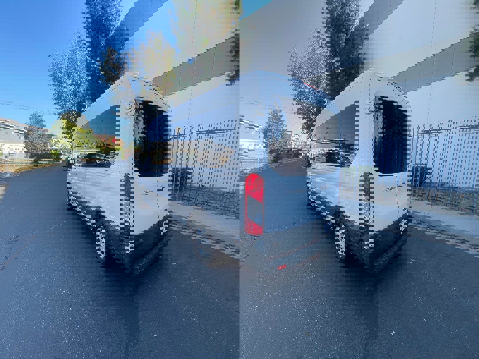 Used 2017 Ford Transit 350 XLT image 2