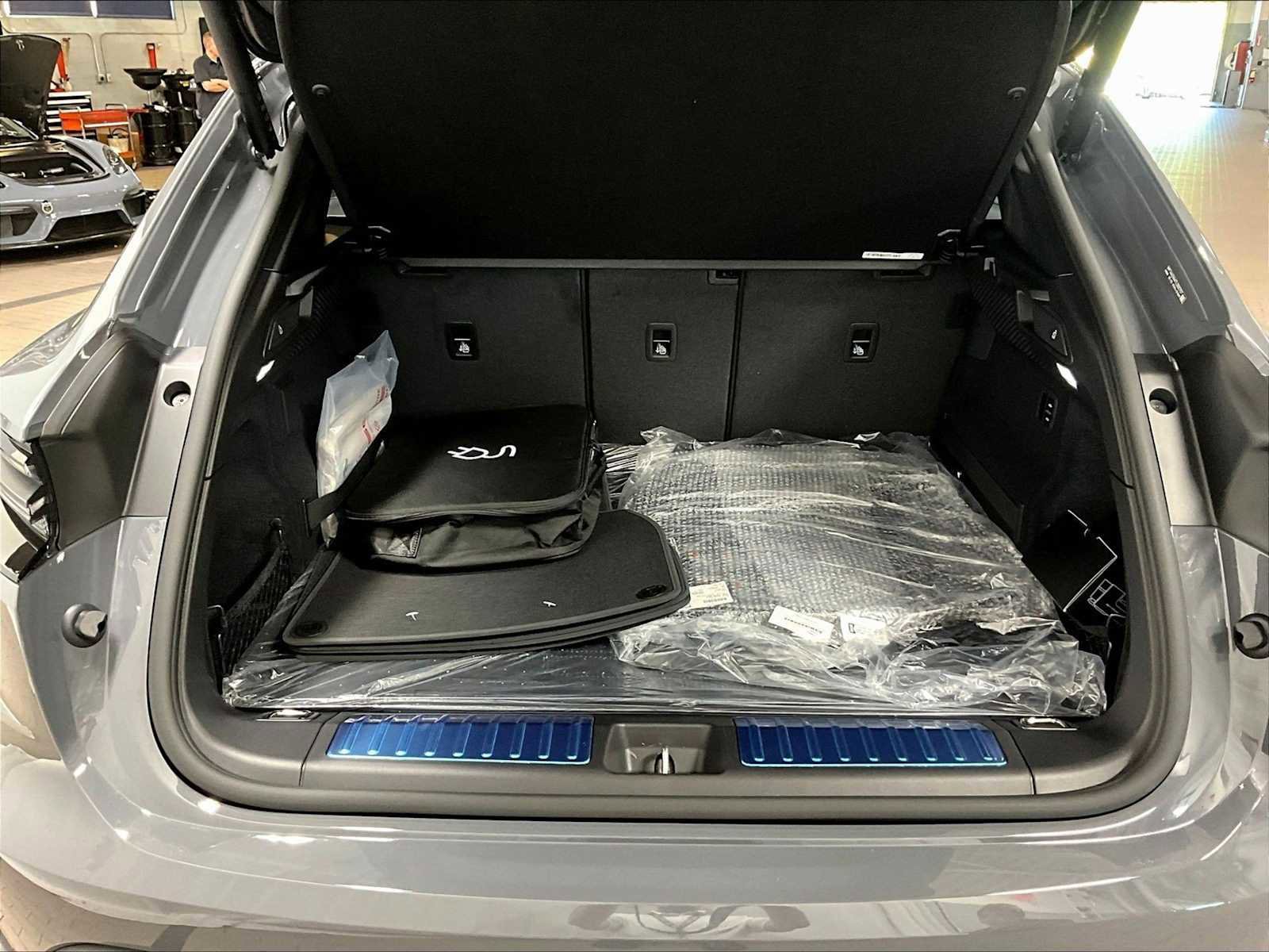 New 2026 Porsche Macan 4 Electric AWD/4WD image 37