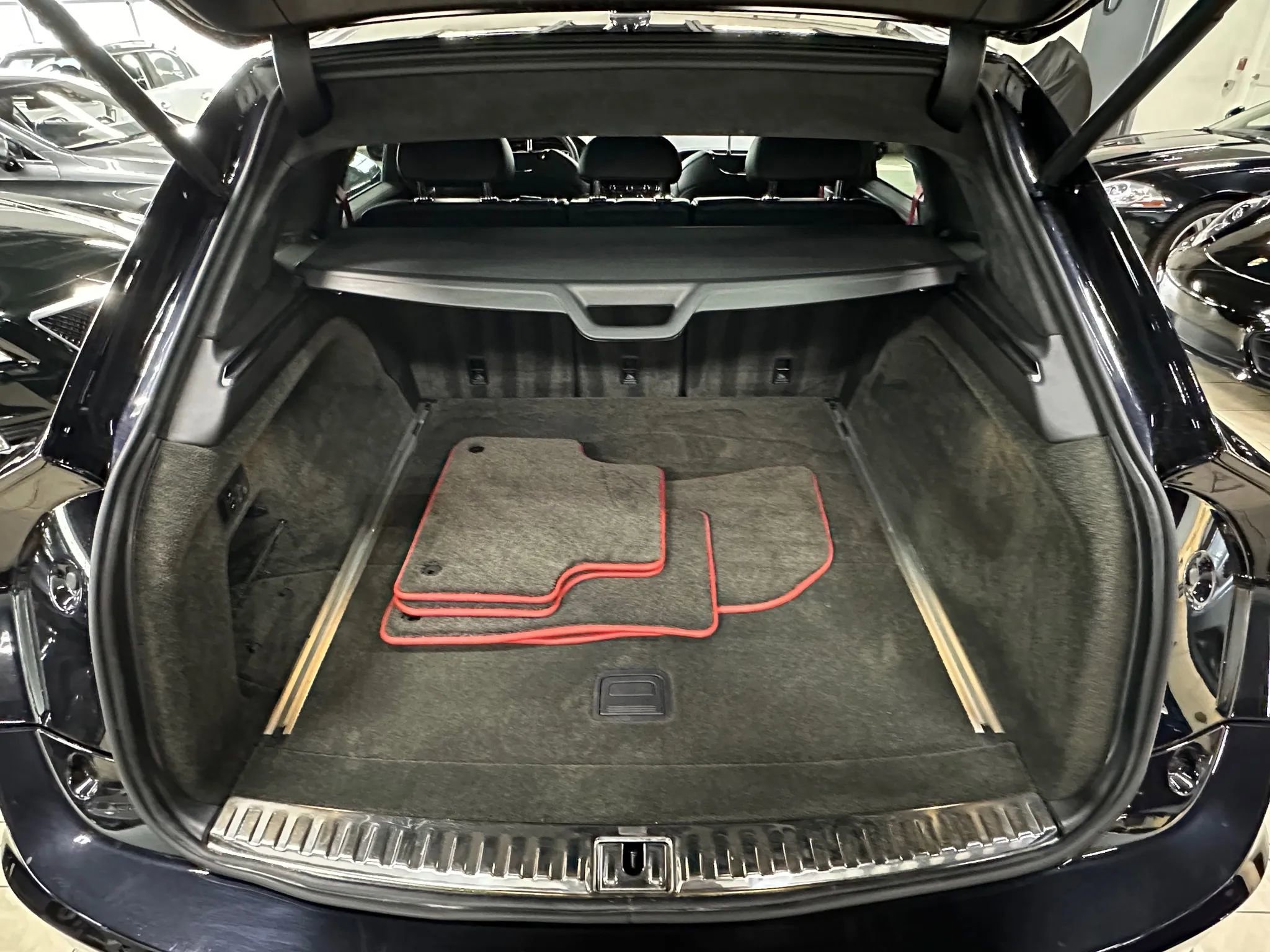 Used 2021 Bentley Bentayga image 27