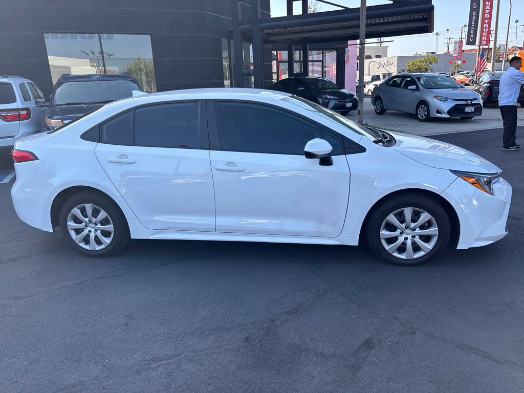 Used 2025 Toyota Corolla LE FWD image 3