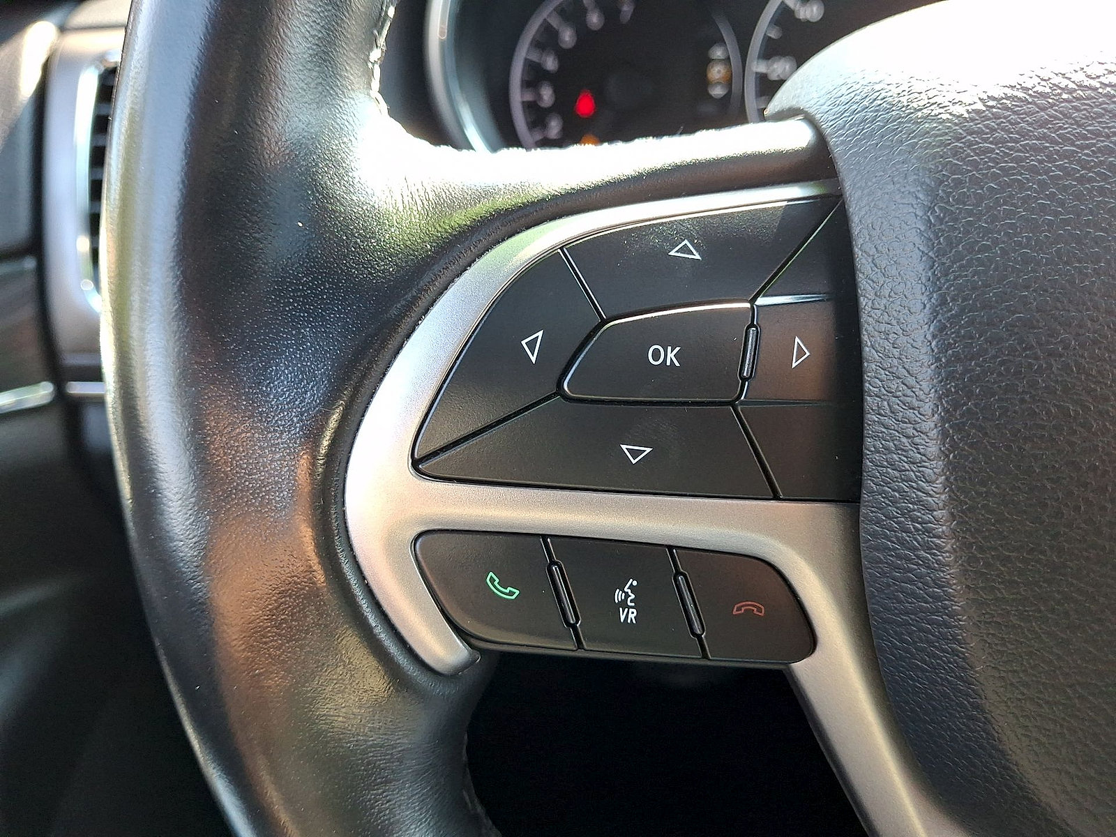 Used 2020 Jeep Grand Cherokee Limited AWD/4WD image 17