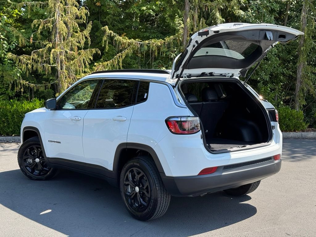 Used 2024 Jeep Compass Latitude AWD/4WD image 30