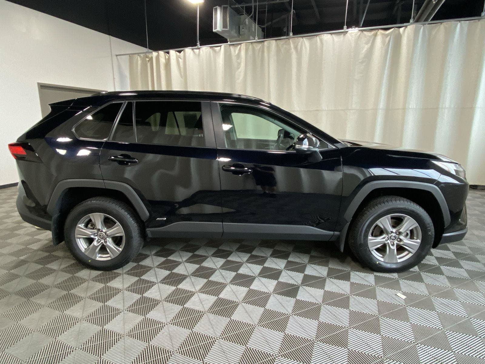 Certified 2023 Toyota RAV4 XLE w/ XLE Grade Weather Package AWD/4WD image 18