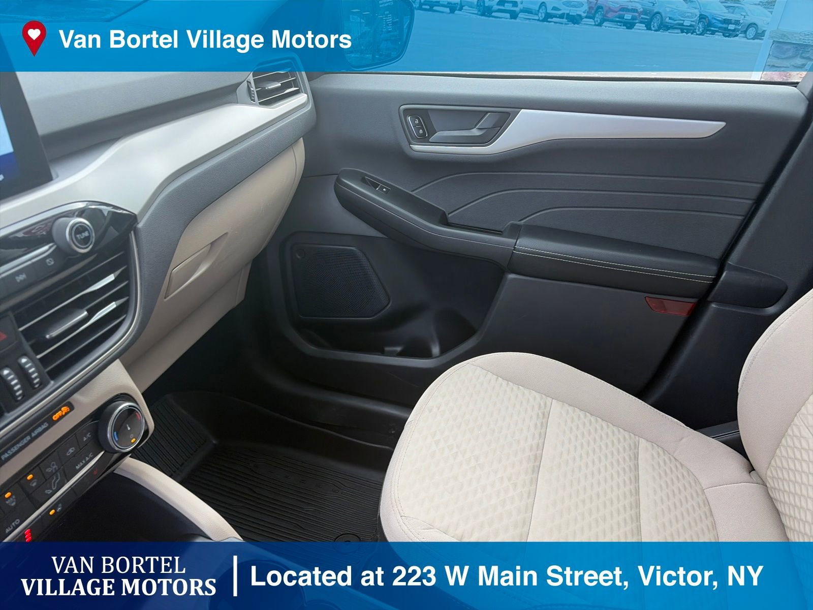 Used 2022 Ford Escape SE w/ Cold Weather Package image 25
