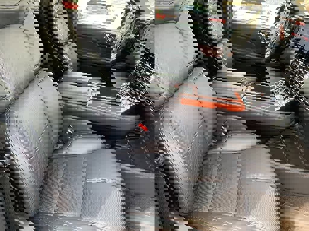 Used 2024 Lincoln Navigator Reserve image 12