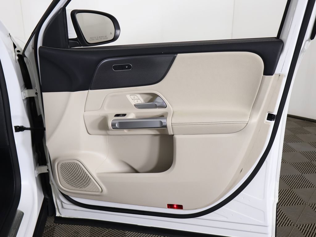 Used 2022 Mercedes-Benz GLB 250 4MATIC image 25