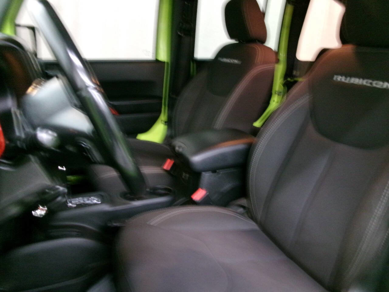 Used 2017 Jeep Wrangler Unlimited Rubicon w/ Cold Weather Group image 18